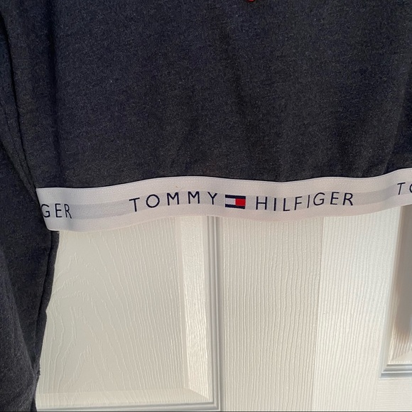 TOMMY HILFIGER CROPPED HOODIE - Picture 5 of 8